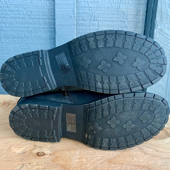 Boots - Picture 6 of 7